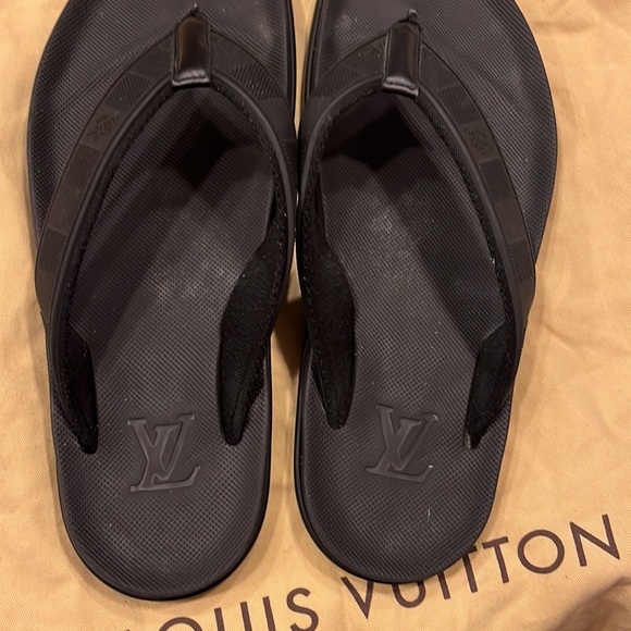In GUC Men’s LV flips - Picture 3 of 5